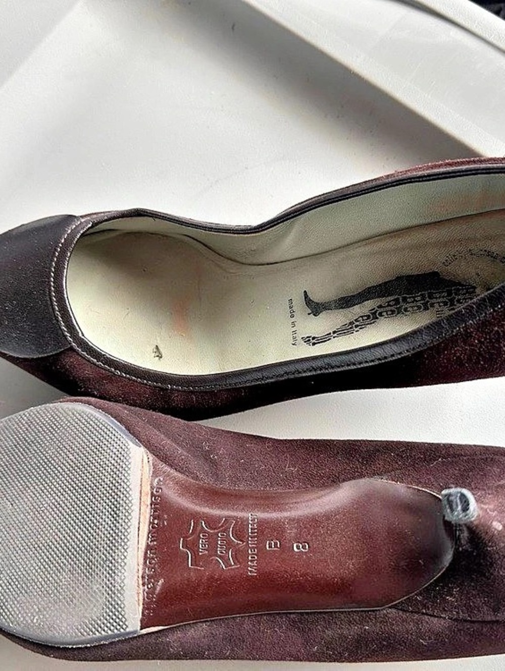 Manolo Blahnik Pointed-Toe Pumps in Brown - Picture 2 of 4